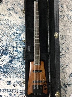 Hohner B2AV Steinberger Copy w/OHSC+Madrozza Gig Bag