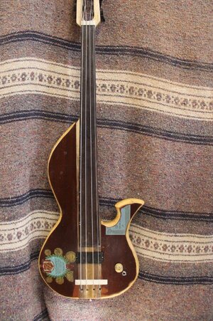 Medium scale Wishbass - Like new