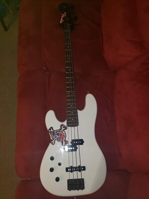 Left handed Duff mckagan bass