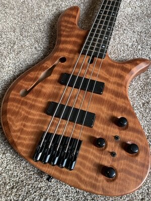 Mensinger Leaf 5P Medium Scale Bass