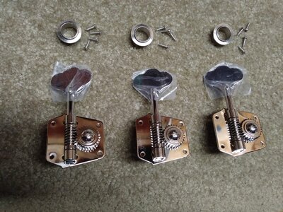 Fender US reissue reverse tuners Single selling as each.