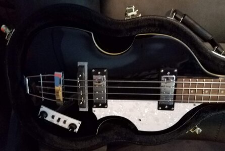 Hofner Ignition 4-string Beatle Bass, Black with HSC and LaBella Flats