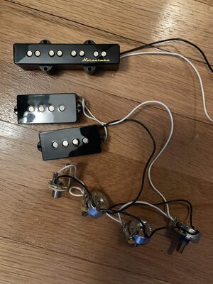 Fender Vintage Noiseless PJ pickups