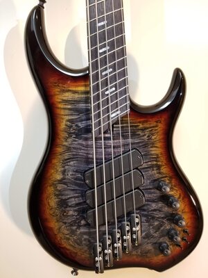 Dingwall Z3X - Blackhole Sunburst - Wenge neck, Darkglass pre, One-of-a-Kind