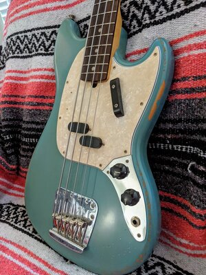 7.6lbs - Fender Road Worn JMJ Mustang Bass with Bag