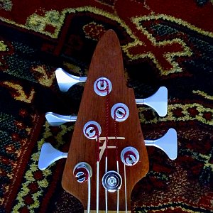 Felton 5 Headstock.jpg