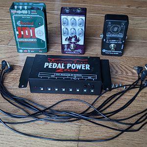 Voodoo Labs Pedal Power2+, Radial JDI, Sonic Research, Afterneath