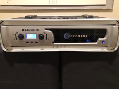 Crown XLS 2000 DriveCore Power Amp with Gator case