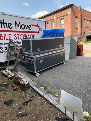 Free rolling road cases