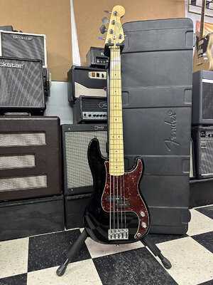 Fender American Standard Precision Bass V with Maple Fretboard Black