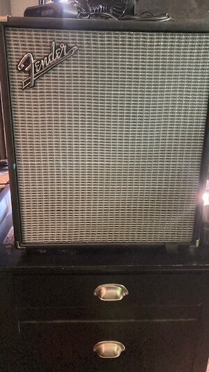 Fender Rumble 100 Combo, as new with cover and CONUS Shipping...