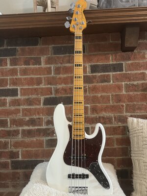 Like new fender ultra 5