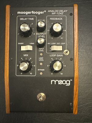 Moog MF-104z MoogerFooger  Analog Delay