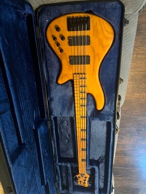 Schecter Stiletto Session 5 string with Case