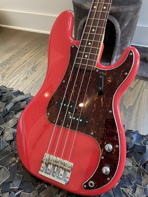 2010 Squier Classic Vibe CV Precision in Fiesta Red