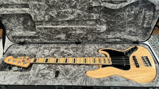 2016 Fender American Elite Jazz 5