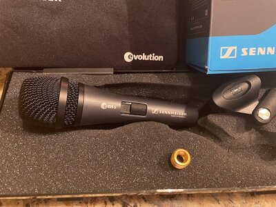 Sennheiser e 835-S Performance Vocal Microphone (Case Included)