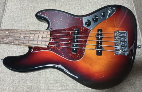 2015 Fender American 5 String Jazz Bass - Sunburst - Excellent!