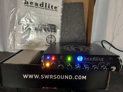 SWR Headlite 400 watt 4 ohm with foot-switch built in tuner