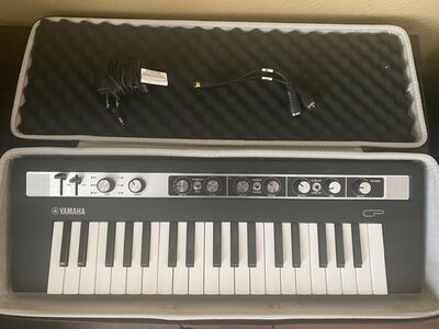 Yamaha Reface CP with case