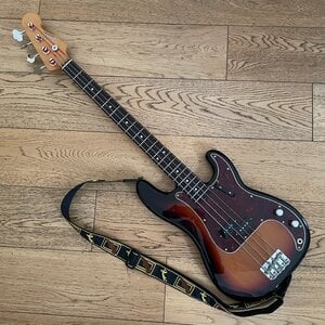 Fender Precision Vintera II 60 (1).jpeg