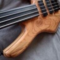 fretless4string