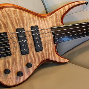 011 - 5 String Fretless Neck-Through Bass Build