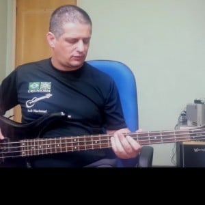 RPM - Liberdade Guerra Fria (no BAIXO com Tablatura) bass cover tab - YouTube