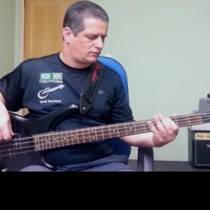 Legião Urbana - Meninos E Meninas (no BAIXO com Tablatura) bass cover tab - YouTube