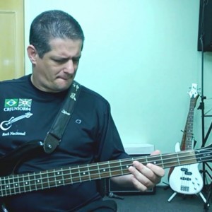 RPM - Juvenilia (no BAIXO com Tablatura) bass cover tab - YouTube