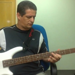 Ira! - Pegue Essa Arma (no BAIXO com Tablatura) bass cover tab - YouTube