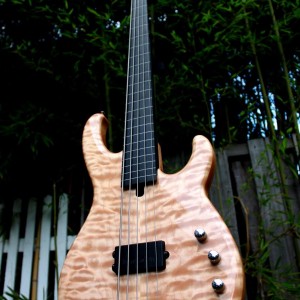 Modulus Flea 5 fretless AAAAA quilt maple