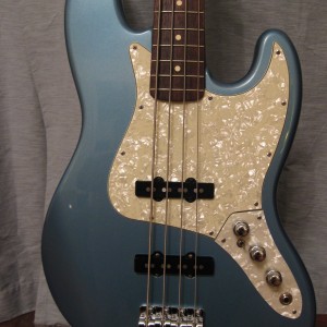 Mint Green Pearloid on Lake Placid Blue Jazz MIM