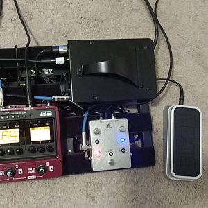 Pedaltrain with Zoom B3, Radial JDV and Loopmaster