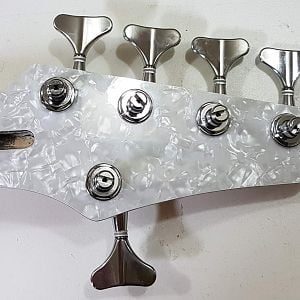 pearl headstock