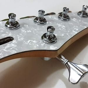 pearl headstock