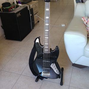 Marcus Miller V7 5 Strings