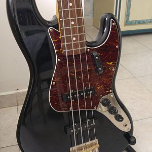 Squier CV 60's Jazz Bass Closeup