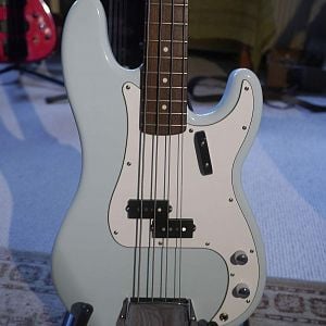 Squier CV 60's P-Bass Sonic Blue