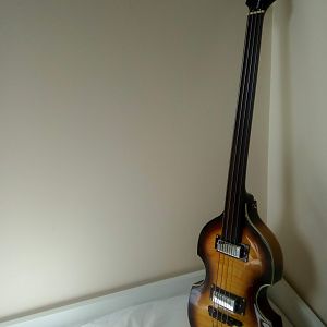 Harley Benton Fretless Violin Beatbass