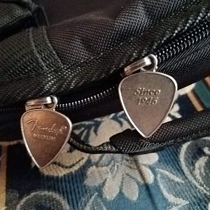 FenderUrbanShortScaleGigbagzipperpulls