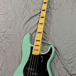 2018 Squier FSR Classic Vibe '70s Precision Bass