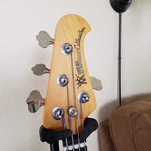 EBMM Cutlass headstock