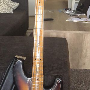 P-bass roasted maple neck