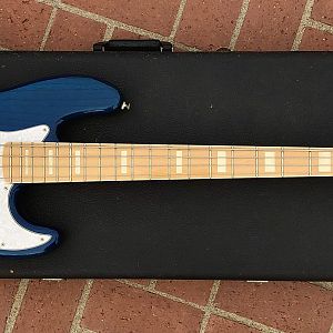 Fender jazz SBT sapphire blue transparent