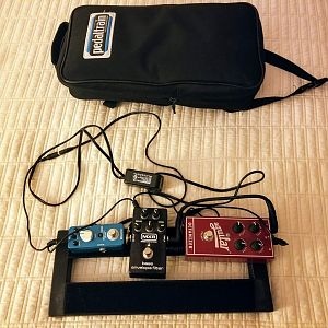 Pedalboard + Pedals