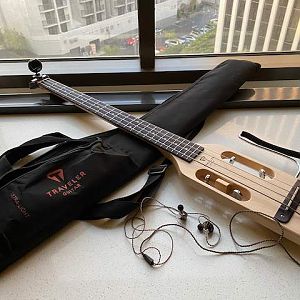 Traveler Guitar, 4-String Ultra-Light Bass