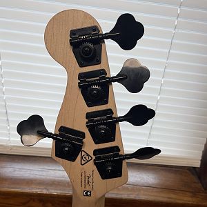 Squier jazz v back headstock