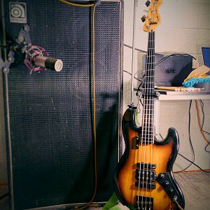 Squier Vintage Modified Fretless