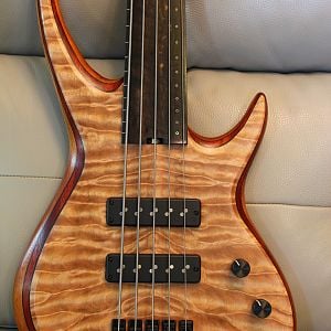 011 - 5 String Fretless Neck-Through Bass Build